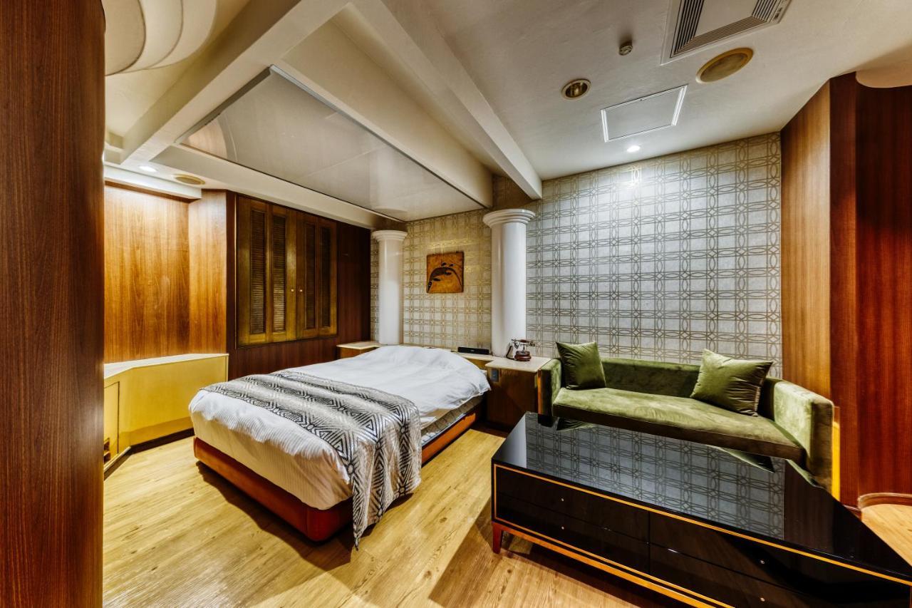 Hotel Artia Dinosaur Machida -Adult Only Kamiseya Bagian luar foto